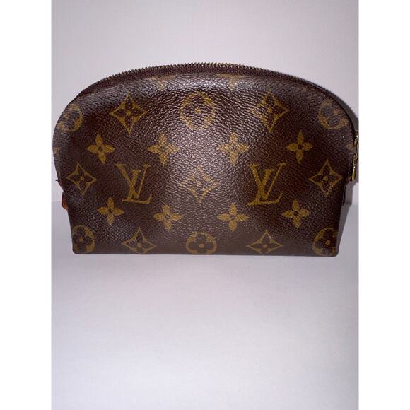Louis Vuitton Monogram Pouch with LV Dustbag - Picture 9 of 17